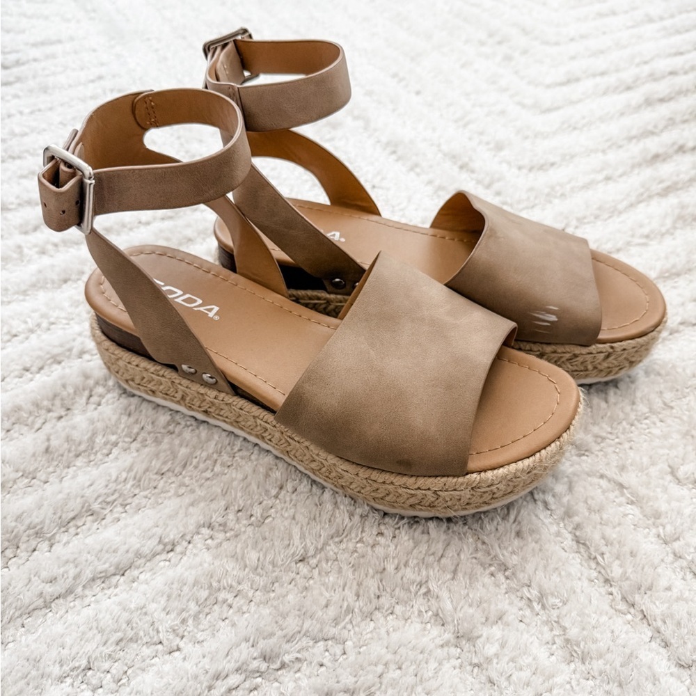 Soda Topic Topshoe Avenue Womens Open Toe Ankle Strap Espadrille - Size 7